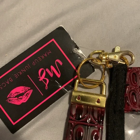 Make Up Junkie Wristlet - Picture 3 of 5